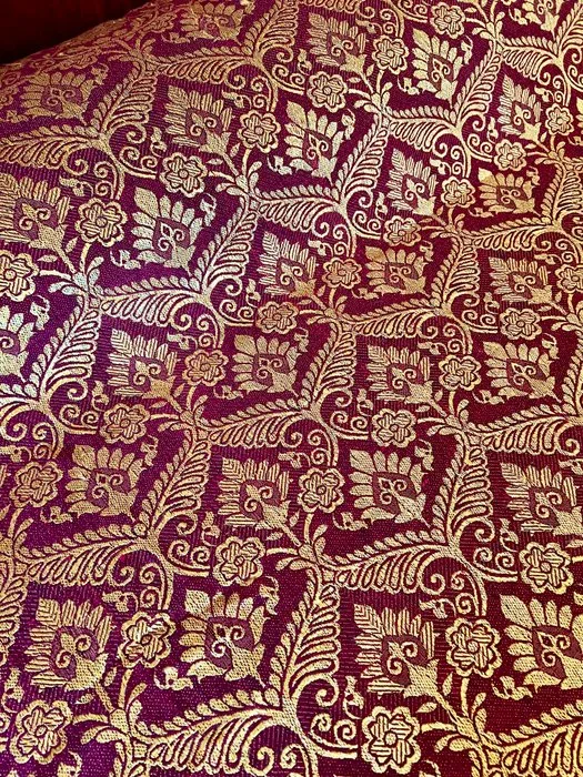 Antique gold-plaid quilt on burgundy, with Indian flowers. - Textile - 220 cm - 150 cm
