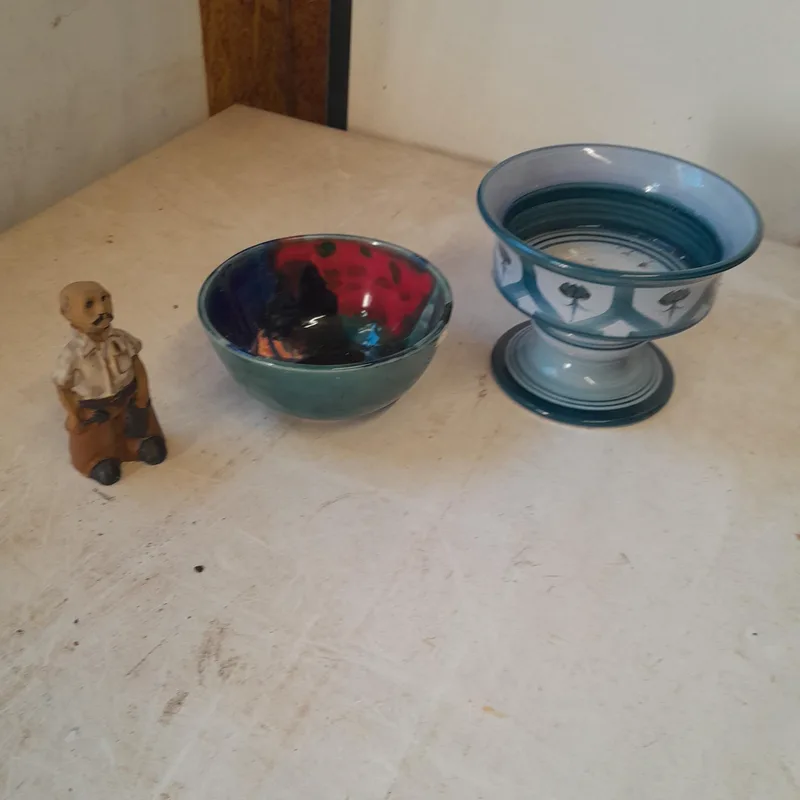 Studio Pottery : Tremar figure , Aldermaston centre piece possibly