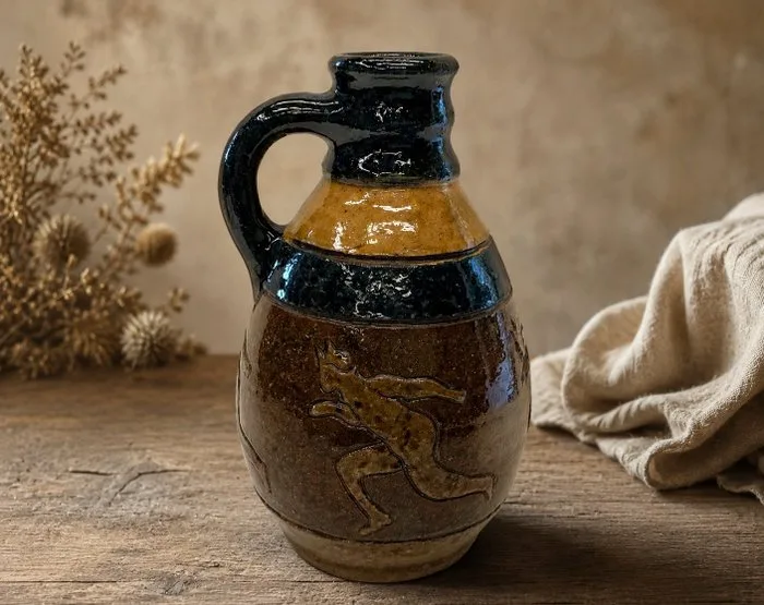 Vlaams aardewerk – kruik met saters/faunen – België - Opium jug - Earthenware