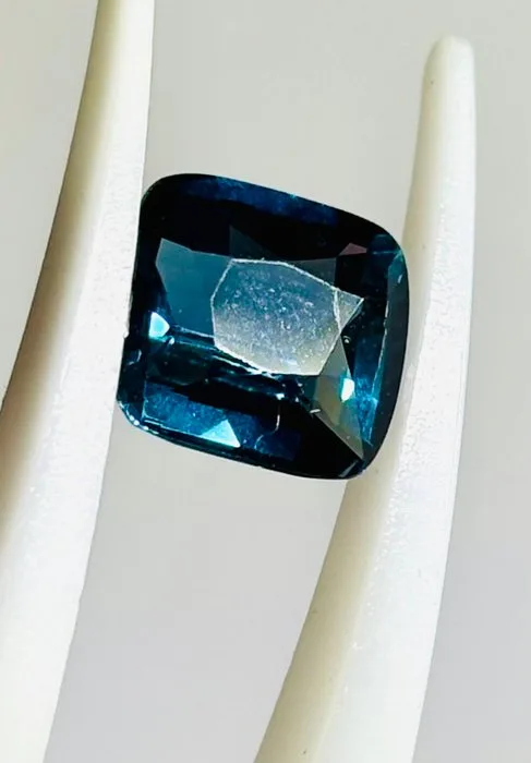 1 pcs Blue Spinel - 1.95 ct - Antwerp Laboratory for Gemstone Testing (ALGT)