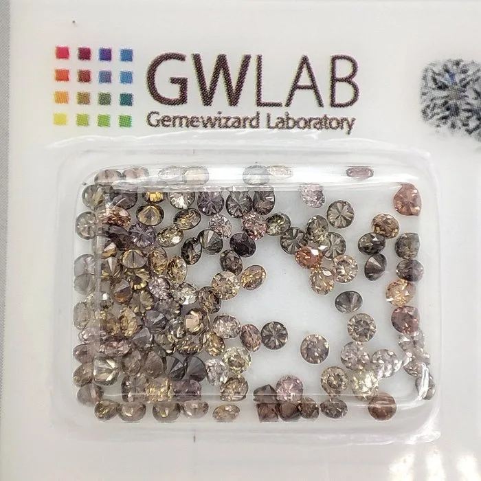 111 pcs Diamond (Natural coloured) - 3.01 ct - Round Mixed colours - VS1, SI3 - Gemewizard Gemological Laboratory (GWLab)