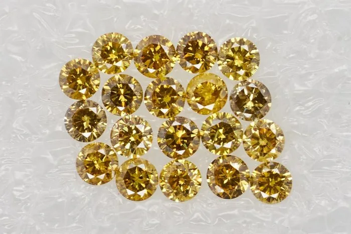 19 pcs Diamond (Colour-treated) - 0.93 ct - Round - Fancy, Fancy deep Brownish, Orangy Yellow - I1, I2, I3 - Gem Report Antwerp (GRA)