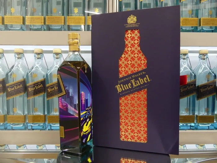 Johnnie Walker Blue Label The Pioneers Fast & Furious in Night City F1 Vietnam Gift Box - b. 2021 - 750ml