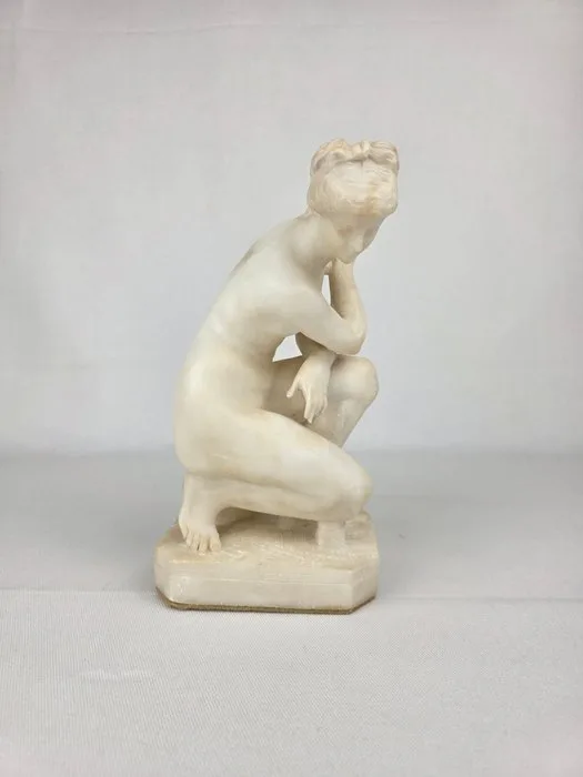 Sculpture, Venere al bagno – Il fascino dell'antichità Grand Tour - 23 cm - Alabaster