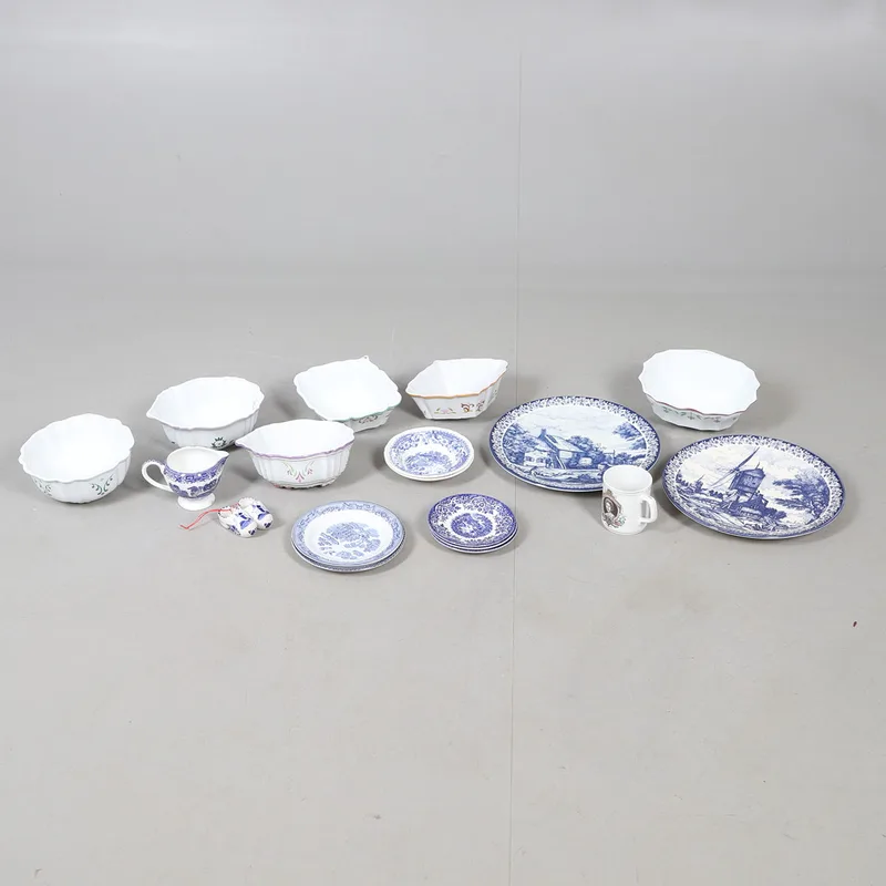 Six Franklin Mint Decorative Jelly Moulds with Other Ceramics