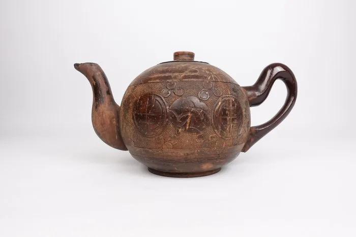 Late Qing – Republic Period Chinese Coconut Shell Carved Teapot - China - Late 19th to early 20th century