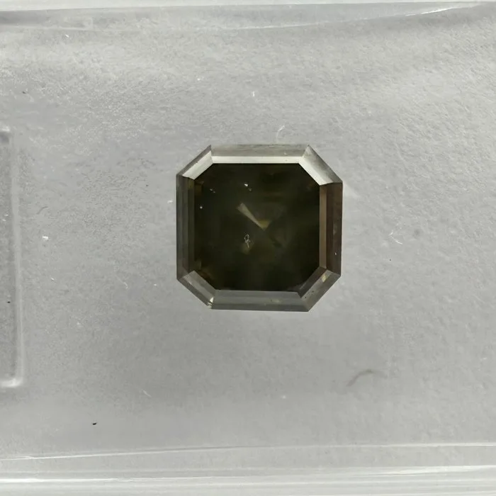 1 pcs Diamond (Natural coloured) - 1.37 ct - Square - Fancy deep Greenish Yellow - SI1 - International Gemological Institute (IGI)