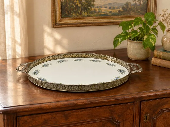 Elegant ovaal dienblad – bloemendecor en verzilverde siermontuur - Tray - Metal, Ceramic, Silverplated