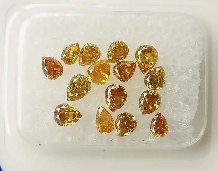 15 pcs Diamond (Natural) - 1.54 ct - Pear - VS1 - Antwerp Laboratory for Gemstone Testing (ALGT) - Fancy Vivid Orangy Yellow/Yellowish Orange/Greenish Yellow VS-I1