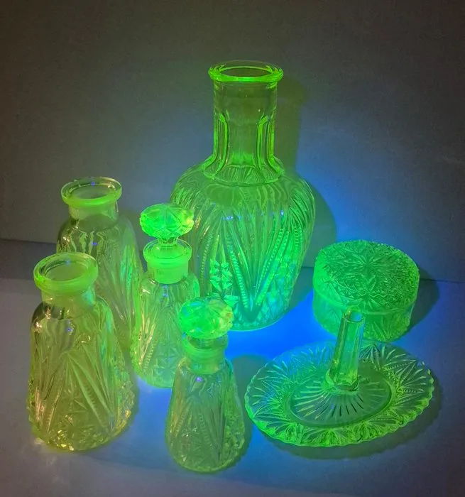 Art Deco Toilet set (7) - uranium - Brockwitz, Vaseline glass