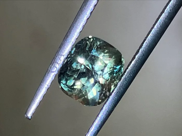 1 pcs Green, Purple Sapphire - 1.74 ct - Gemological Institute of America (GIA)