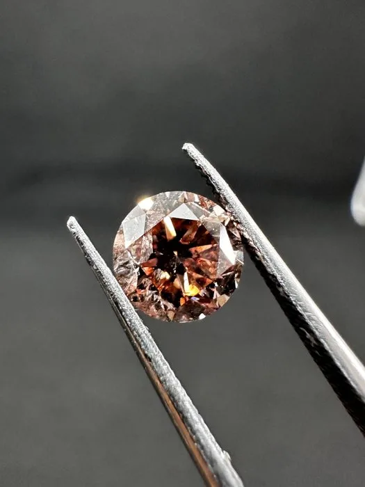 1 pcs Diamond (Natural coloured) - 0.89 ct - Round - Fancy Pinkish Brown - I1 - Antwerp Laboratory for Gemstone Testing (ALGT)