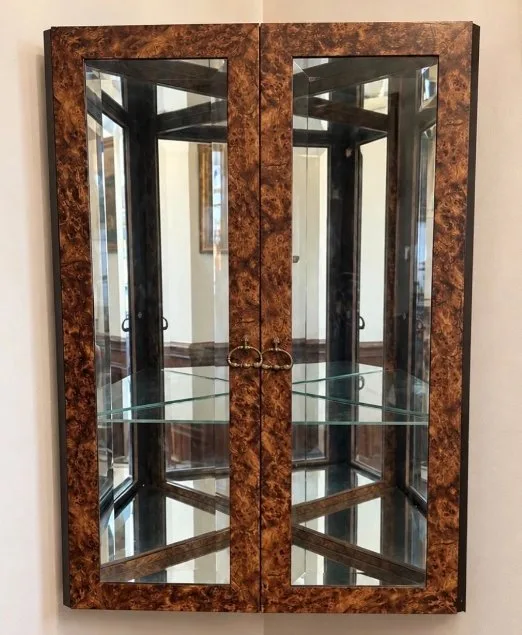 Display cabinet - Crystal, Burrwood - Two-door, wall-hung corner display cabinet