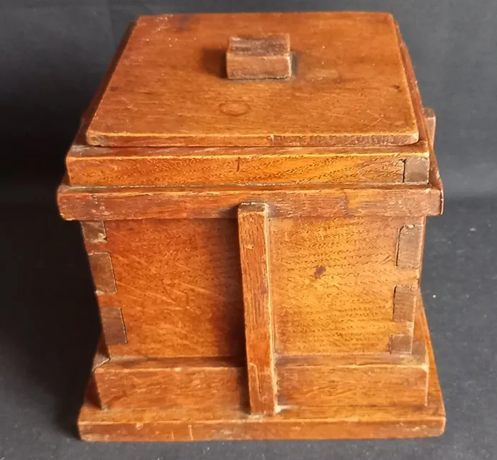 Tobacco box - Oak - Art Deco tobacco box
