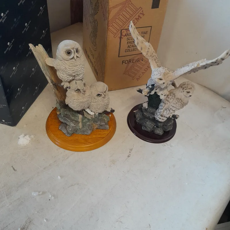 2 x Country Artists owl figures, larger size with boxes of issue