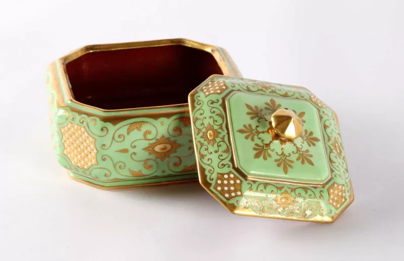 Coalport, England A 19th Century Porcelain 'Jewelled' Octagonal Box with Cover A 19th Century Porcelain 'Jewelled' Octagonal Box with Cover by Coalport