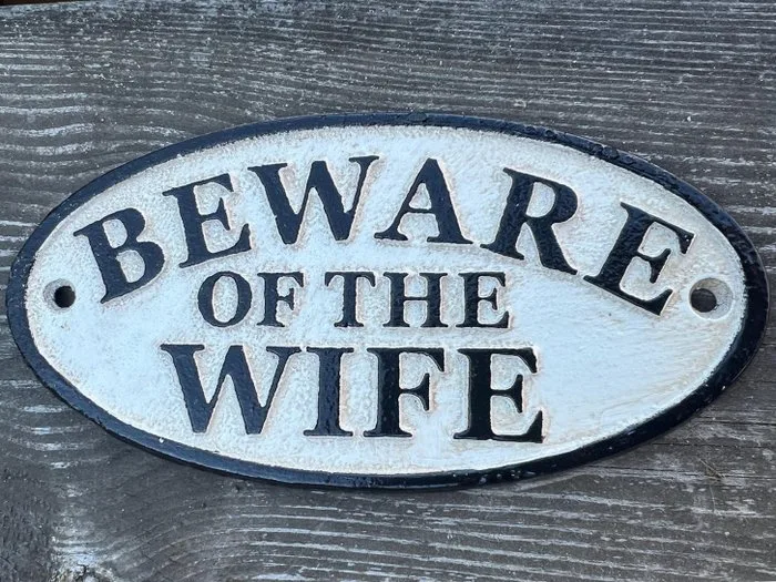 Decorative ornament - Gietijzeren wandplaat vintage stijl - Europe - Beware of the wife