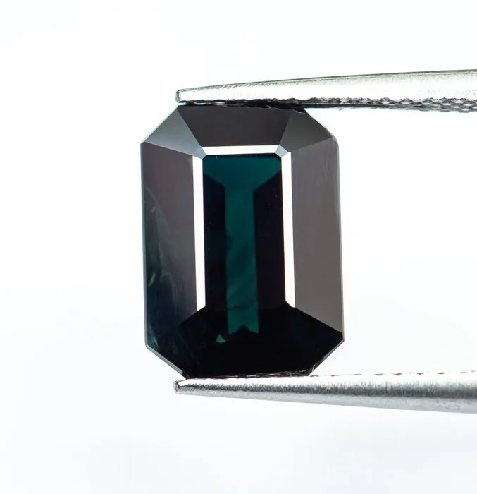 Sapphire - 6.97 ct - Gemological Institute of America (GIA) - Very Dark Blue (No Heat)