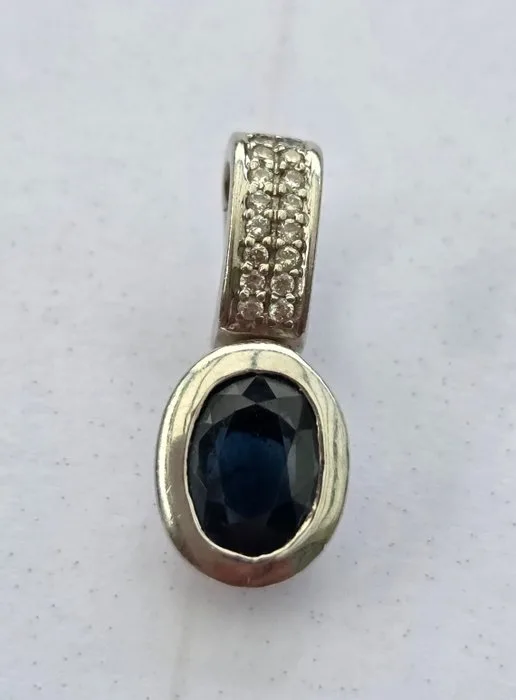 Pendant - 14 kt. White gold - 1.08ct. tw. Sapphire - Diamond