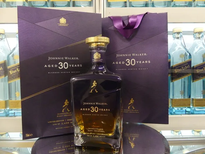 Johnnie Walker 30 years old Eight Treasures - one of 2400 bottles with paper bag - b. 2022 - 750ml