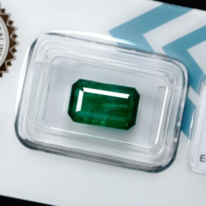 1 pcs Green Emerald - 5.00 ct - International Gemological Institute (IGI)