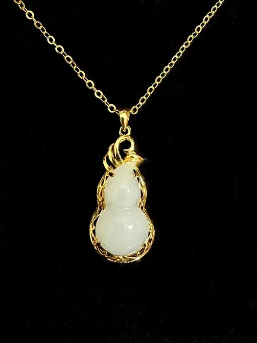 Necklace - Jade, Gold-plated - China - 21st century