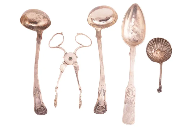 A mixed collection of silver flatware, to incldue a pair of Scottish early Victorian silver sauce ladles by Andrew Wilkie, Edinburgh 1840