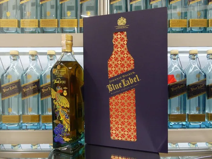 Johnnie Walker - Blue Label Limited Edition Design Thank You Habanos Grand Opening in Vietnam Gift Box - b. 2019 - 750ml