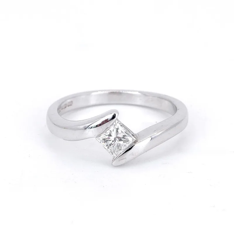 18CT Gold Diamond Ring