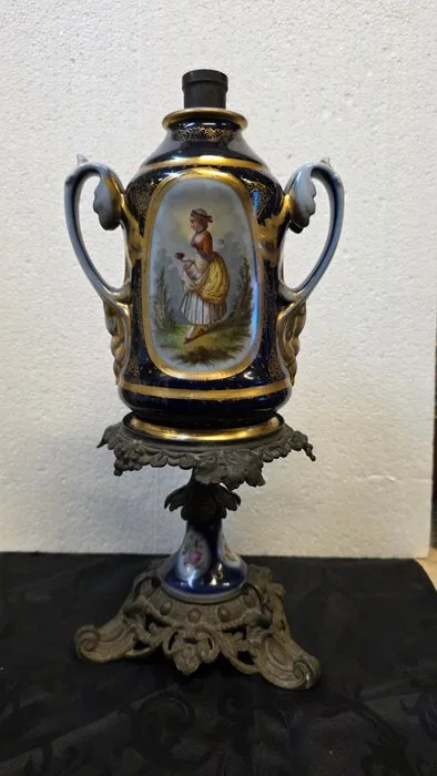 Vase (2) - Porcelain, Bronze - porcelain / bronze vase