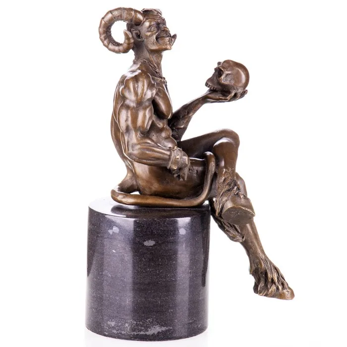 Figure - Bronzefigur „Teufel mit Totenkopf“ – detailreiche Skulptur, ca. 23 cm hoch - Bronze, Marble