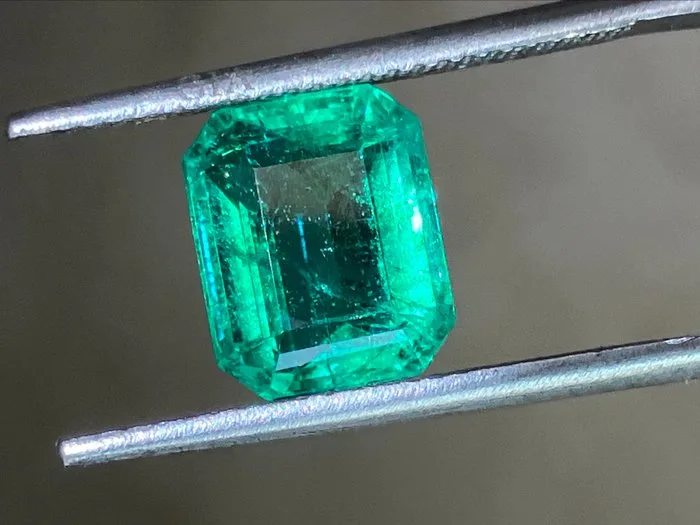 1 pcs Green Emerald - 3.23 ct - Gemological Institute of America (GIA)