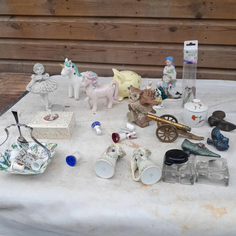Assorted decorative china ornaments and glassware