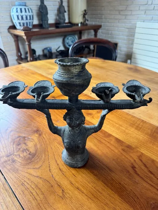Lakshmi Dokra oil lamp - Patinated bronze - India - 20th century