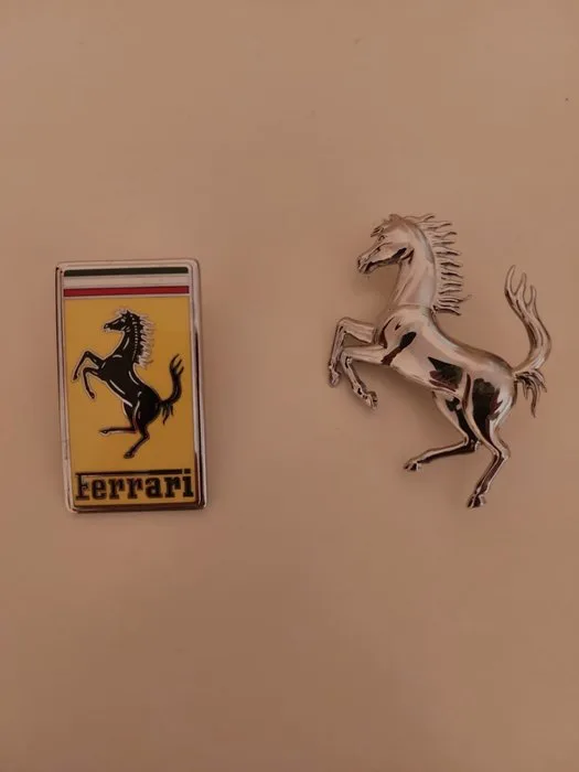 Badge - Ferrari - Stemma cofano anteriore in ceramica