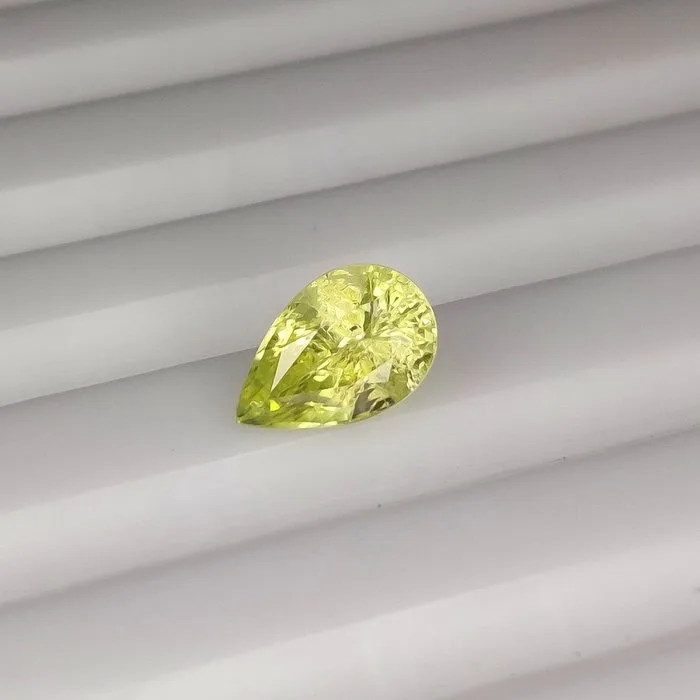 1 pcs Yellow Sapphire - 1.60 ct - International Colored Gemstone Association (ICA GemLab) - Unheated, Untreated
