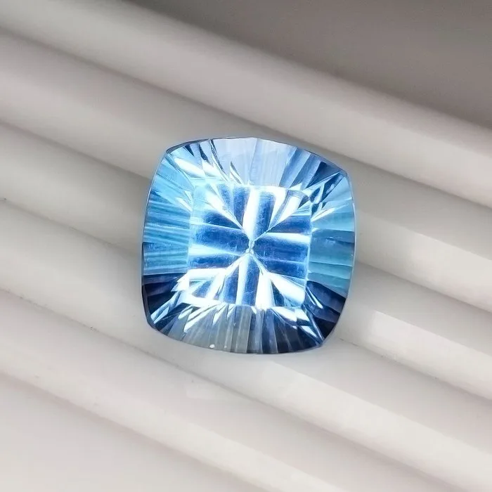 1 pcs Blue Topaz - 13.93 ct - International Colored Gemstone Association (ICA GemLab) - Special Cut !!