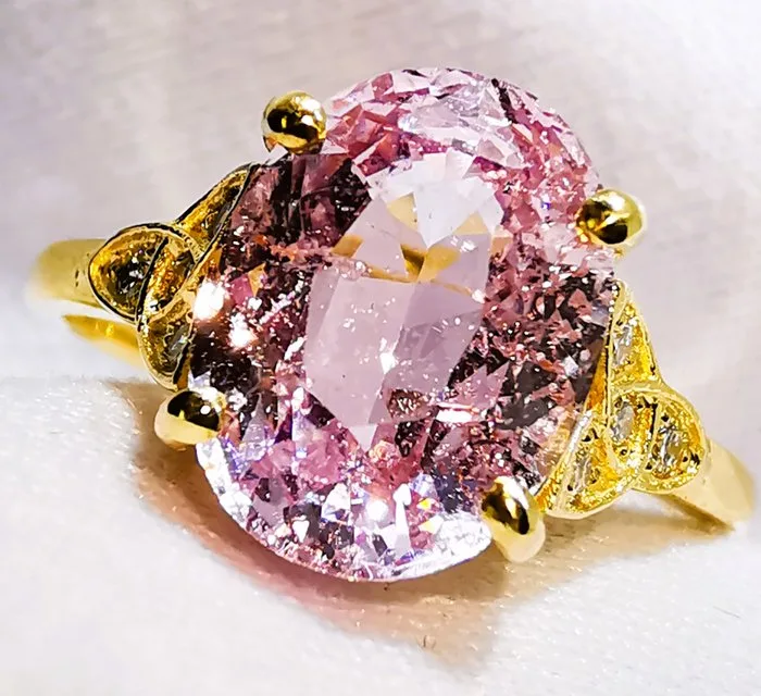 Ring - 18 kt. GRS Madagascar PINK 3.32ct GIA 3.10gr, Yellow gold - 3.32ct. tw. Sapphire - Diamond - PINK/ NO HEAT