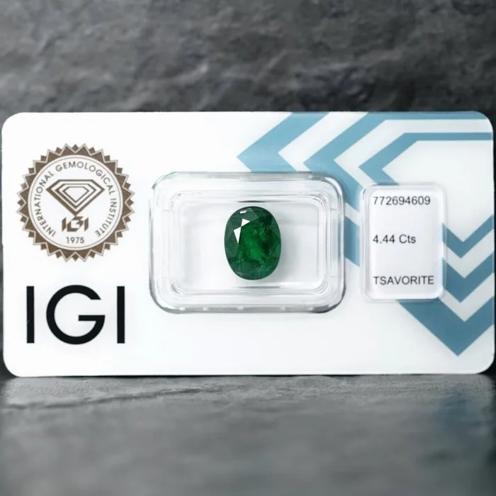 1 pcs Green Tsavorite - 4.44 ct - International Gemological Institute (IGI)
