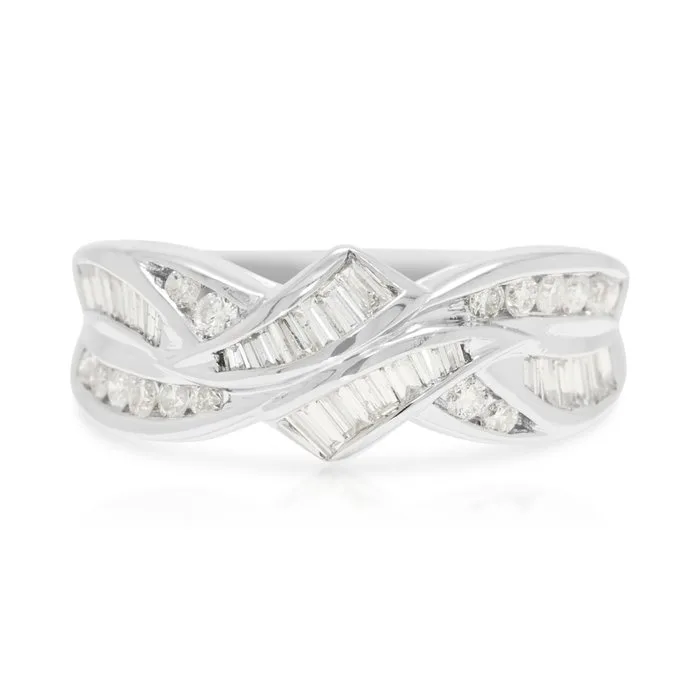 Ring Platinum - 0.71ct. tw. Diamond (Natural) - Diamond