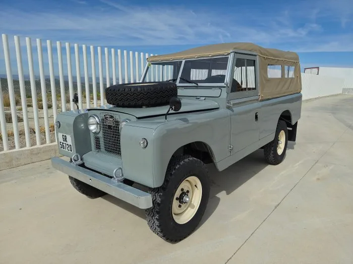 Land Rover - Series IIA 109'' - Santana - 1969