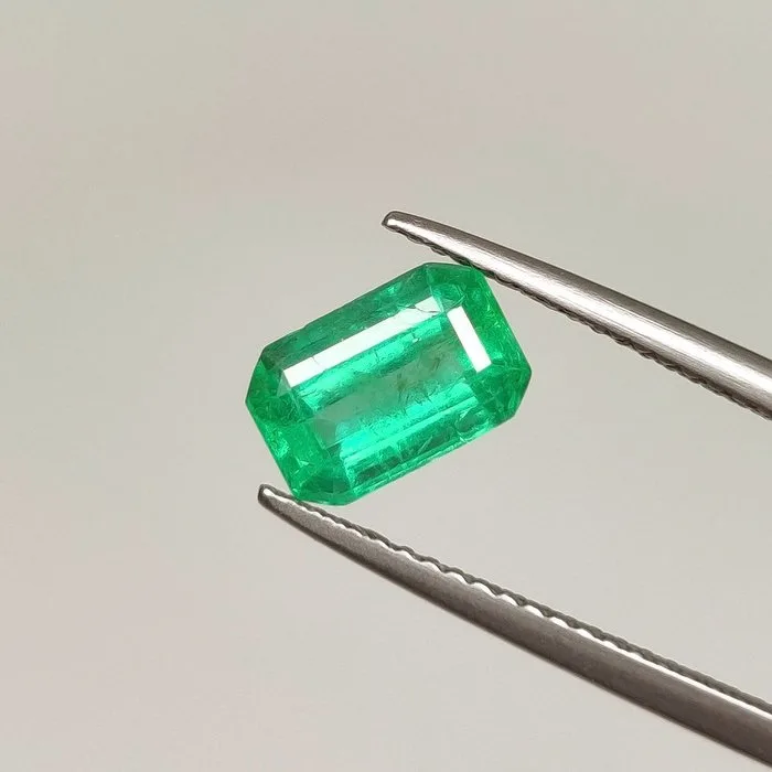 1 pcs Green Emerald - 1.49 ct - International Gemological Institute (IGI) - Excellent Quality !