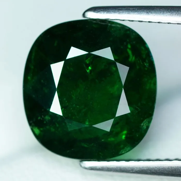 Green Tsavorite - 7.67 ct - International Colored Gemstone Association (ICA GemLab) - Top Vivid Gem For Jewelry