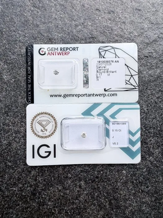 2 pcs Diamond (Natural) - 0.32 ct - Round - H, J - SI1, VS2 - International Gemological Institute (IGI) - Two natural diamonds