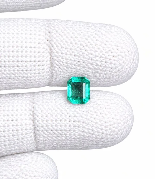 1 pcs Emerald - 1.37 ct - International Gemological Institute (IGI) - TOP VIVID COLOUR EMERALD