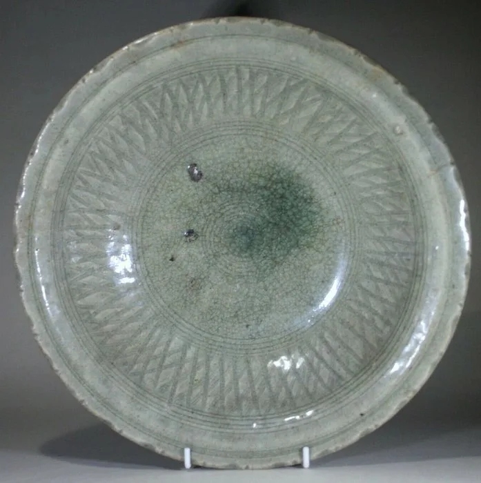Dish - Stoneware - Rare Lung Ch’uan celadon
