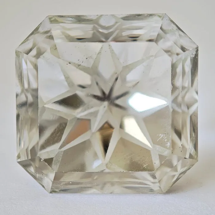 Quartz - 141.43 ct - Antwerp Laboratory for Gemstone Testing (ALGT) - Colorless Quartz