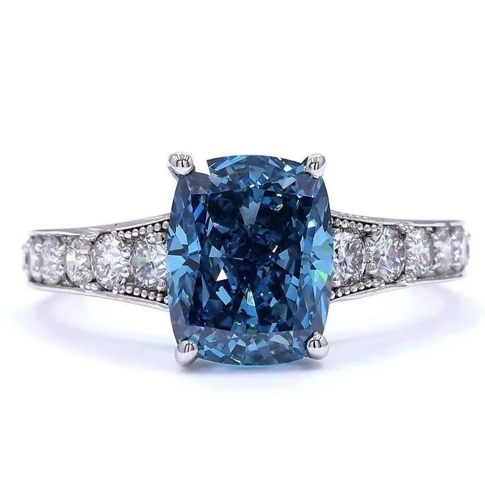 Ring - 18 kt. White gold - 3.63ct. tw. Blue Diamond (Fancy coloured lab-grown diamond) - Diamond - Fancy Vivid Blue