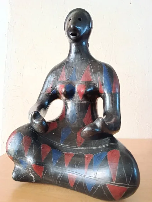 Manuel Felguerez - Statuette, Manuel Felguérez (signée) — Mujer sentada — sculpture mexicaine en terre cuite noire polychrome - 37 cm - Terracotta - 1965