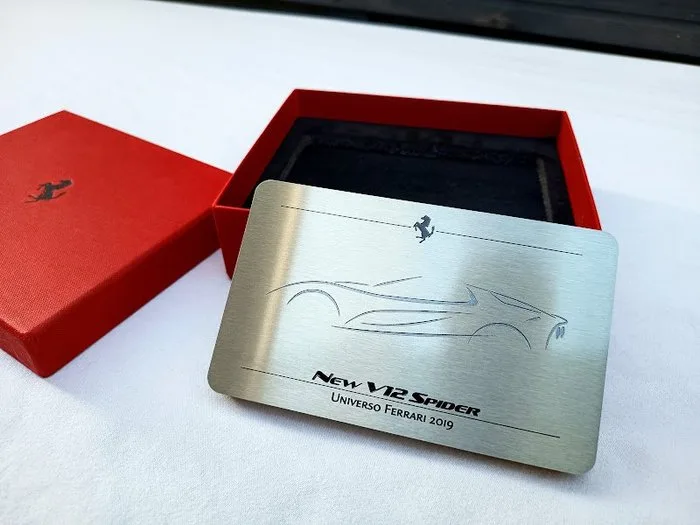 Emblem - Ferrari - Presse-papier Paperweight Collector Ferrari V12 812 Spider Not For Sale 2019 - 2019